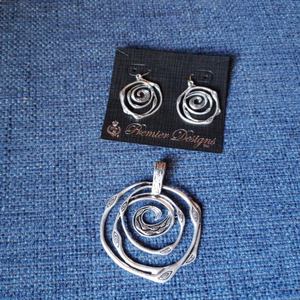 Earring and Pendant set